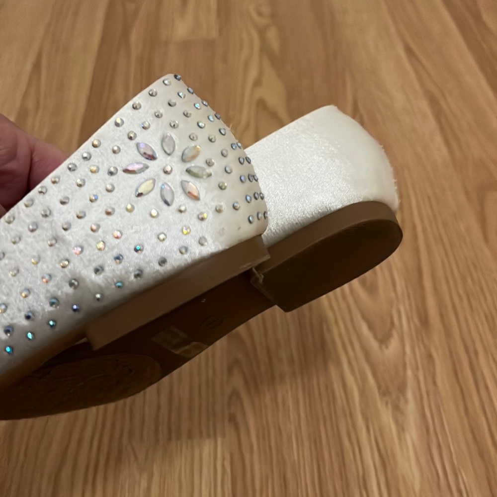 Dream Pairs Jeweled shoes - Picture 14 of 15